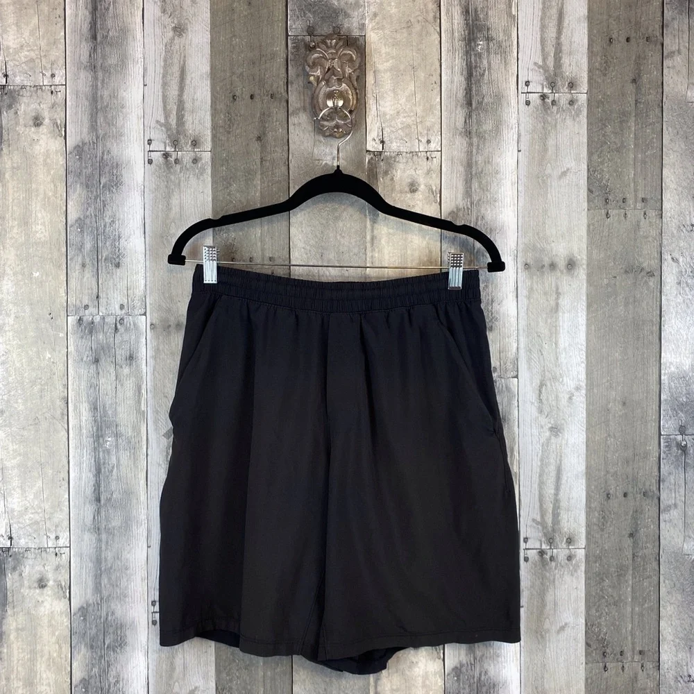Lululemon Pace Beaker Shorts in Black Size Medium.